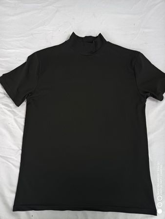 Schwarzes T-Shirt Rundhals Grösse S neu