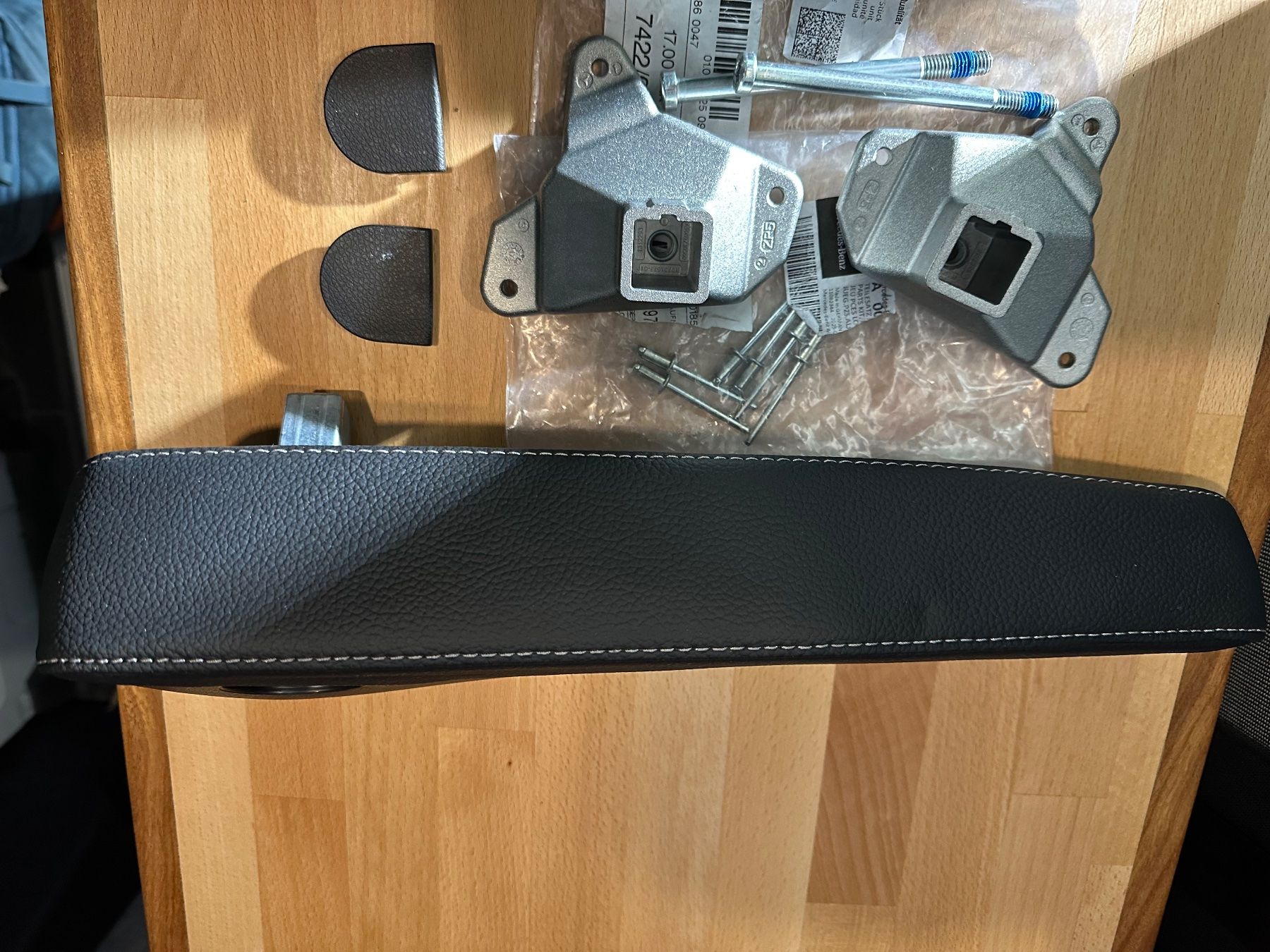 Mercedes-Benz Tutti i ricambio: Mercedes Sprinter 906 Armlehne Leder – Nuovo (secondo la descrizione) da Tuttwil venduto da mar_wg2t 1