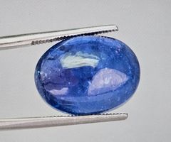 Schöner Tansanit Cabochon; 7.63 ct.