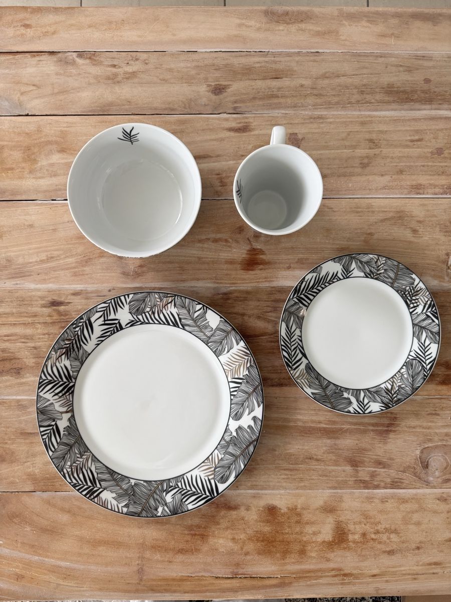 Set di piatti: Geschirr-Set mit Blätter Design, 4-teilig – Usato da Beckenried venduto da BaMe84 1