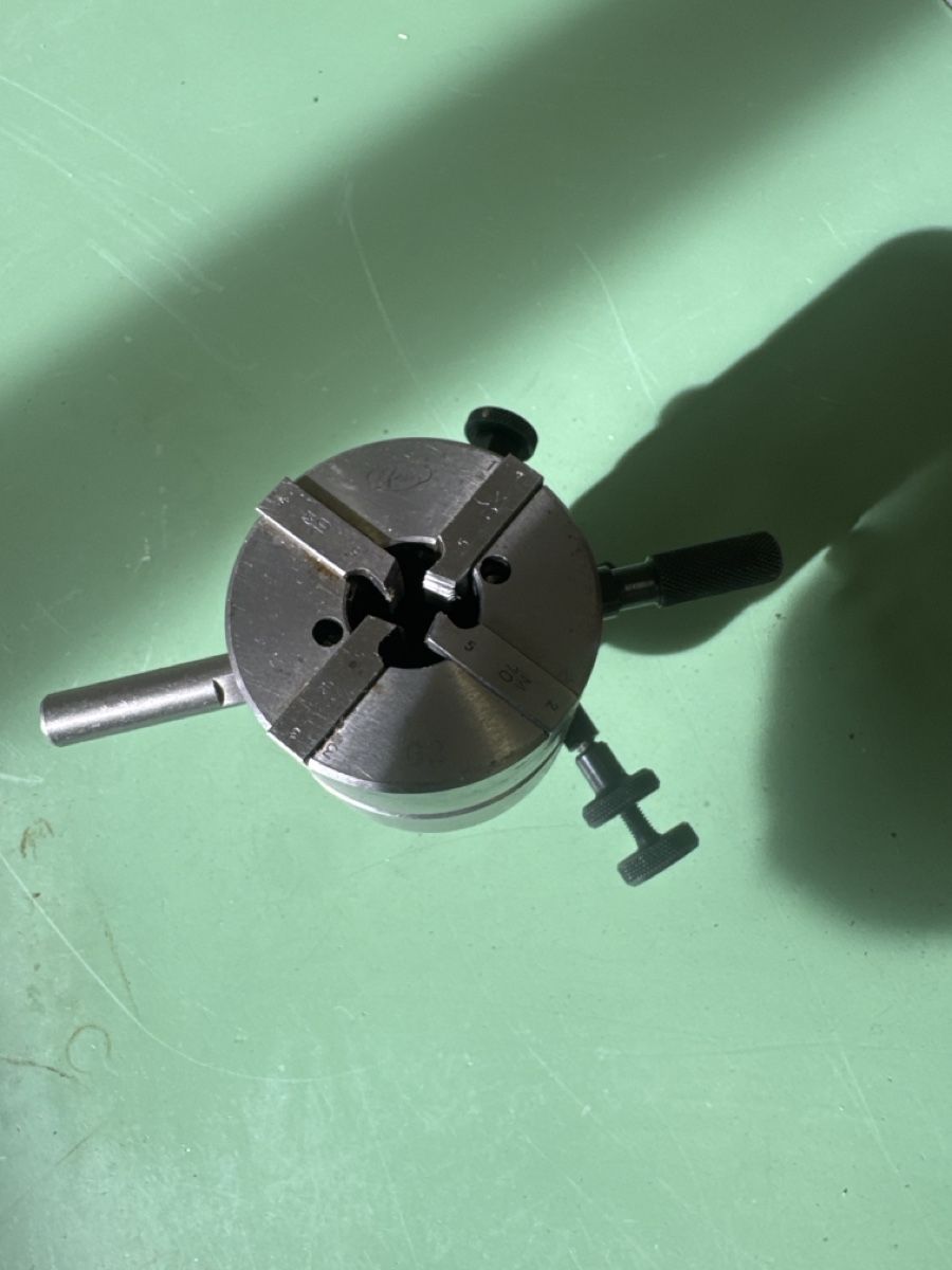 Altro per industria metallurgica: Dispositif de filetage – Usato da Aarberg venduto da SNMachines 2