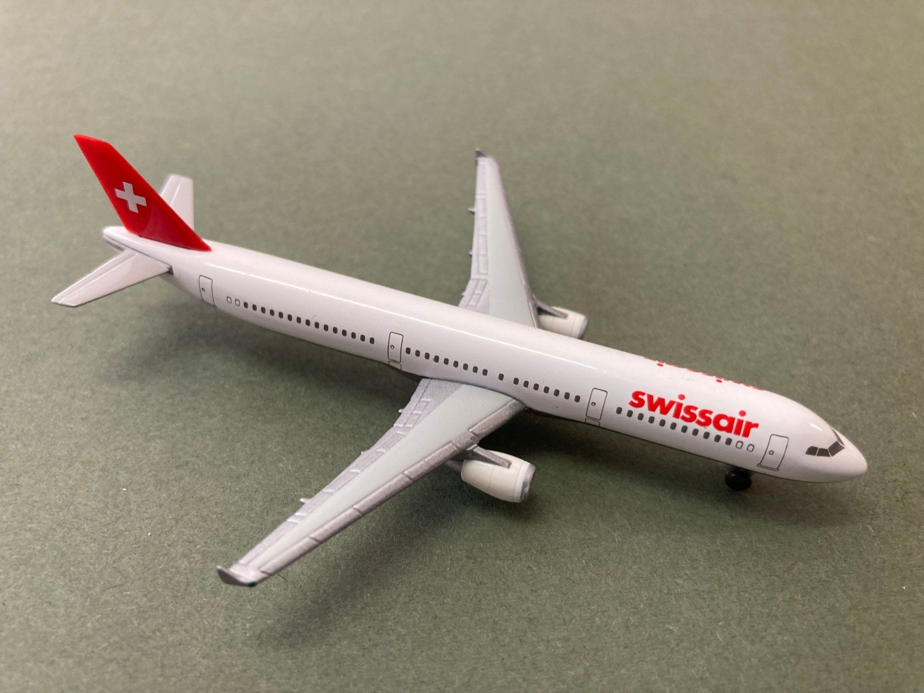 Herpa Modellbausätze & Standmodelle: Modellflugzeug Swissair – Gebraucht aus Richterswil von Nathan_adler