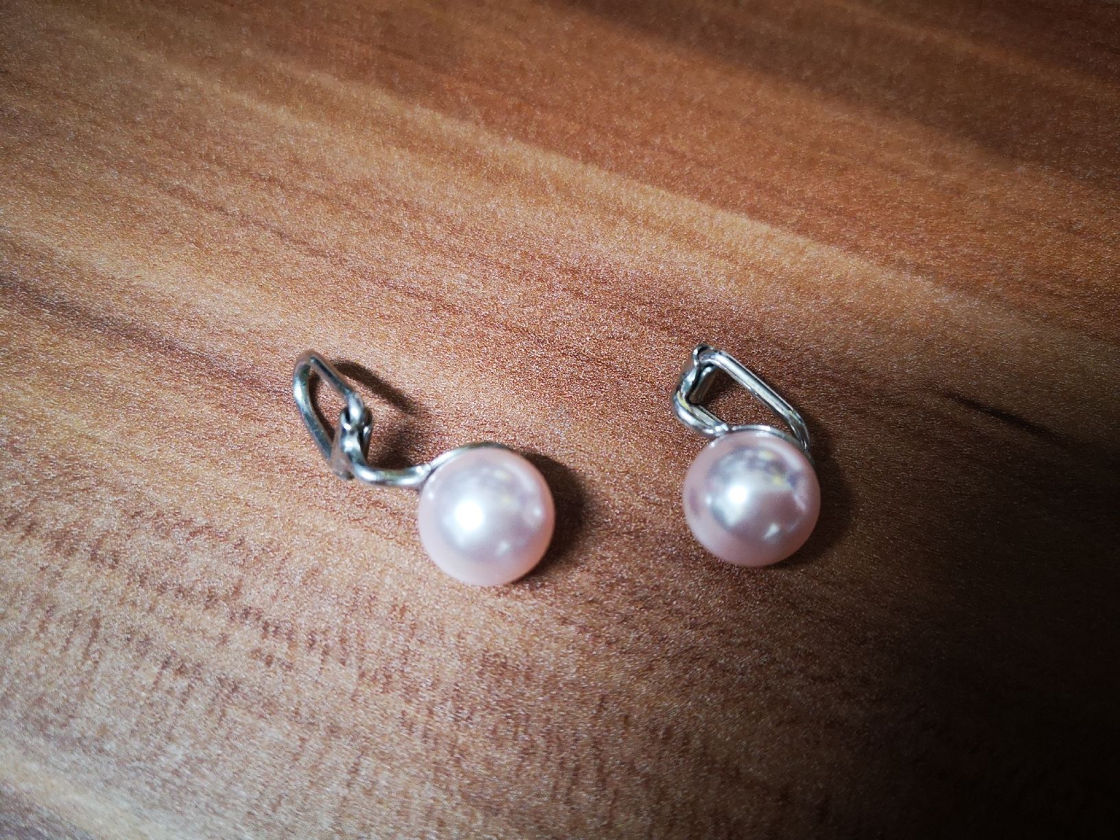 Orecchini pendenti & Orecchini a lobo: Pink color pearl ear clips – Usato da Pfäffikon SZ venduto da Zoe_w