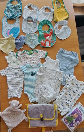 Lot enfant 6-12 mois body bavoirs