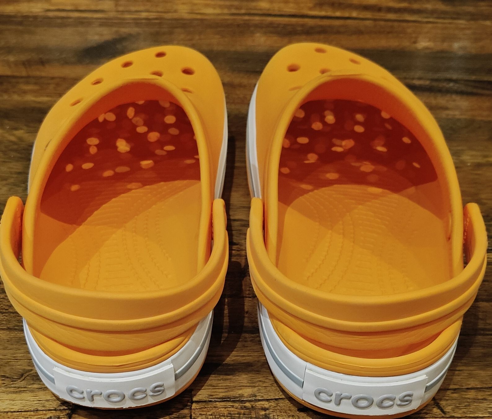 Chaussures hommes: Crocs orange pointure M5 W7 : 37-38  – D'occasion à Grugnay (Chamoson) par Ultramab 1