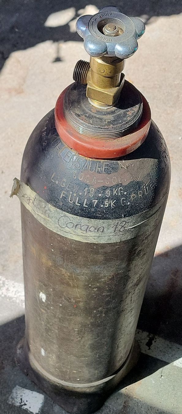 Gas-Geräte & -Technik: Gasflasche Eigentum mit Ventil gebraucht – Gebraucht aus Riffenmatt von KX3688Fam