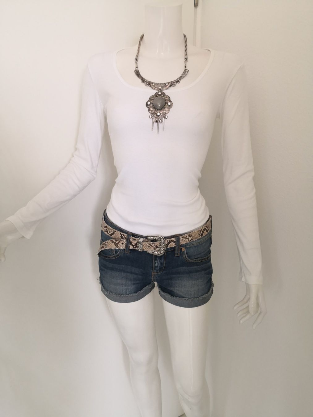 Mango T-Shirts: 🤩MANGO LANGARM T-SHIRT WEISS – Gebraucht aus Olten von Naja-Twins-Twins 2