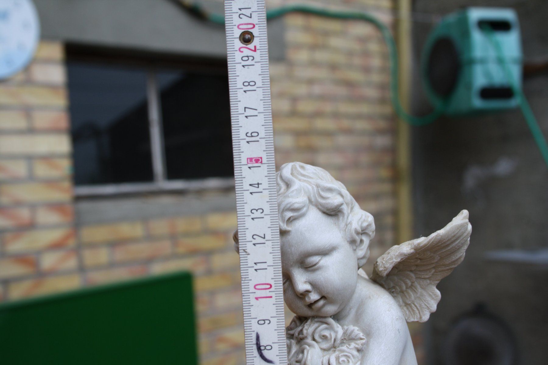 Statuette: ENGEL ENGELSFIGUR MIT ROSEN – Usato da Wauwil venduto da Pneuedy 5