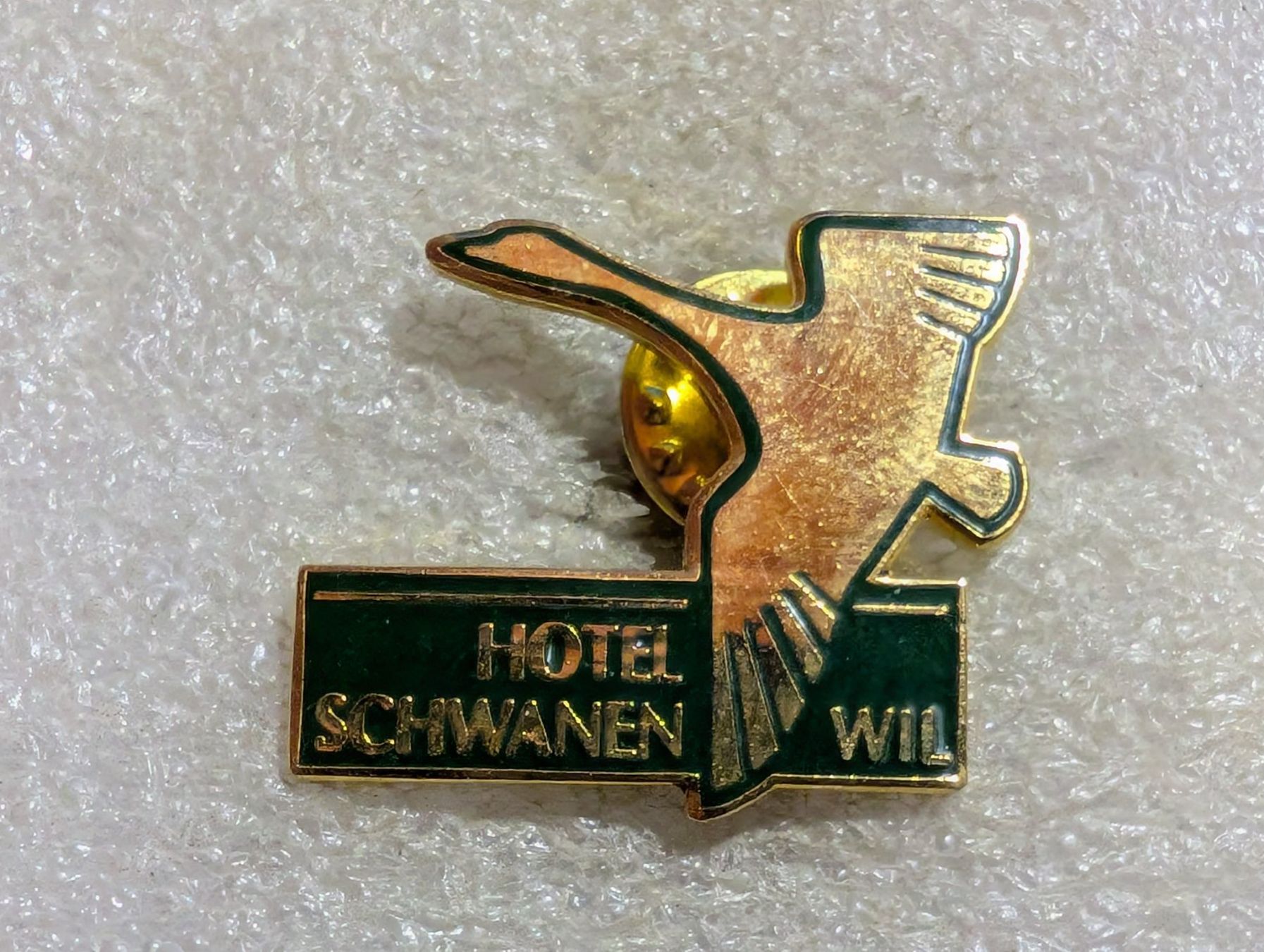 Placchette & Badge: Ansteckpin 159: Hotel Schwanen Wil – Usato da Oppligen venduto da Pin-Fall-Shop