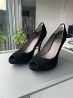 Peeptoes in schwarzem Wildleder in Grösse 38.5