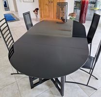 Ausziehbarer Tisch aus Klavierlack