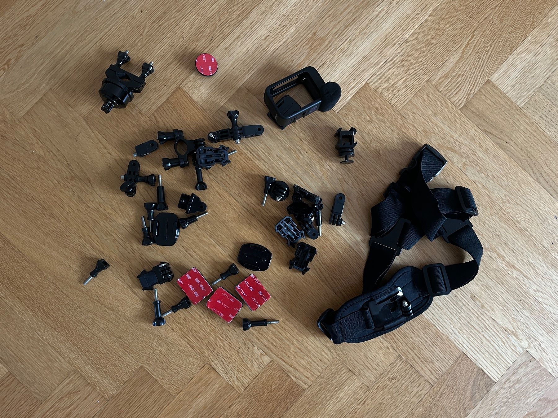 Gopro Action Cam: GoPro Zubehör Set Ersatzteile – Usato da Zürich venduto da bretxo