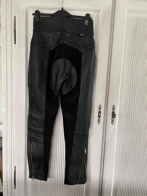 Pantaloni: Figurbetonte, moderne Motorrad-Lederhose Gr. S – Usato da Au ZH venduto da fortschreiter 2