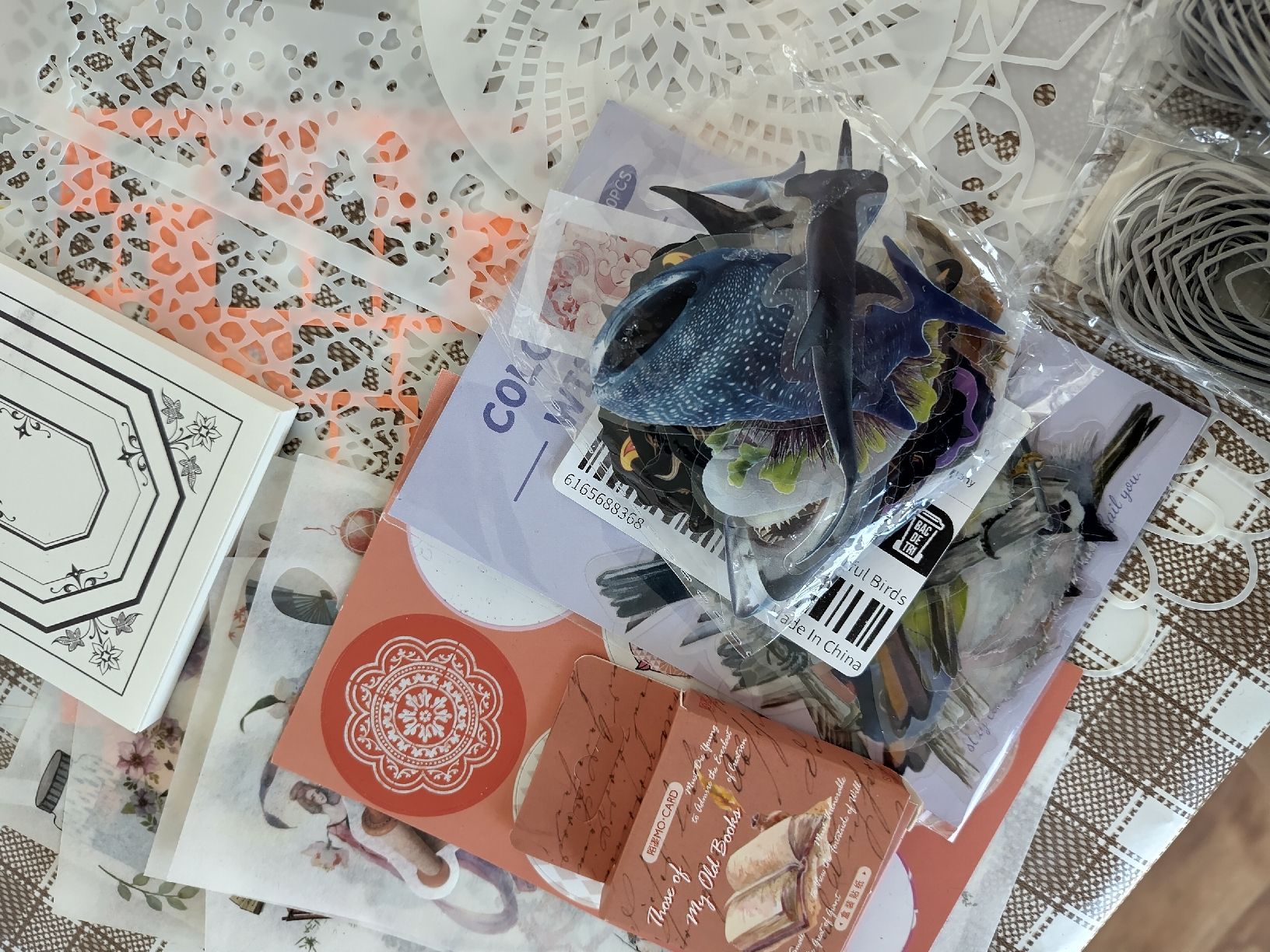 Kit bricolage: Bastelmaterial Stifte, Farben, Embossing, Schablonen Konvolu – Usato da Birsfelden venduto da Aline040 2