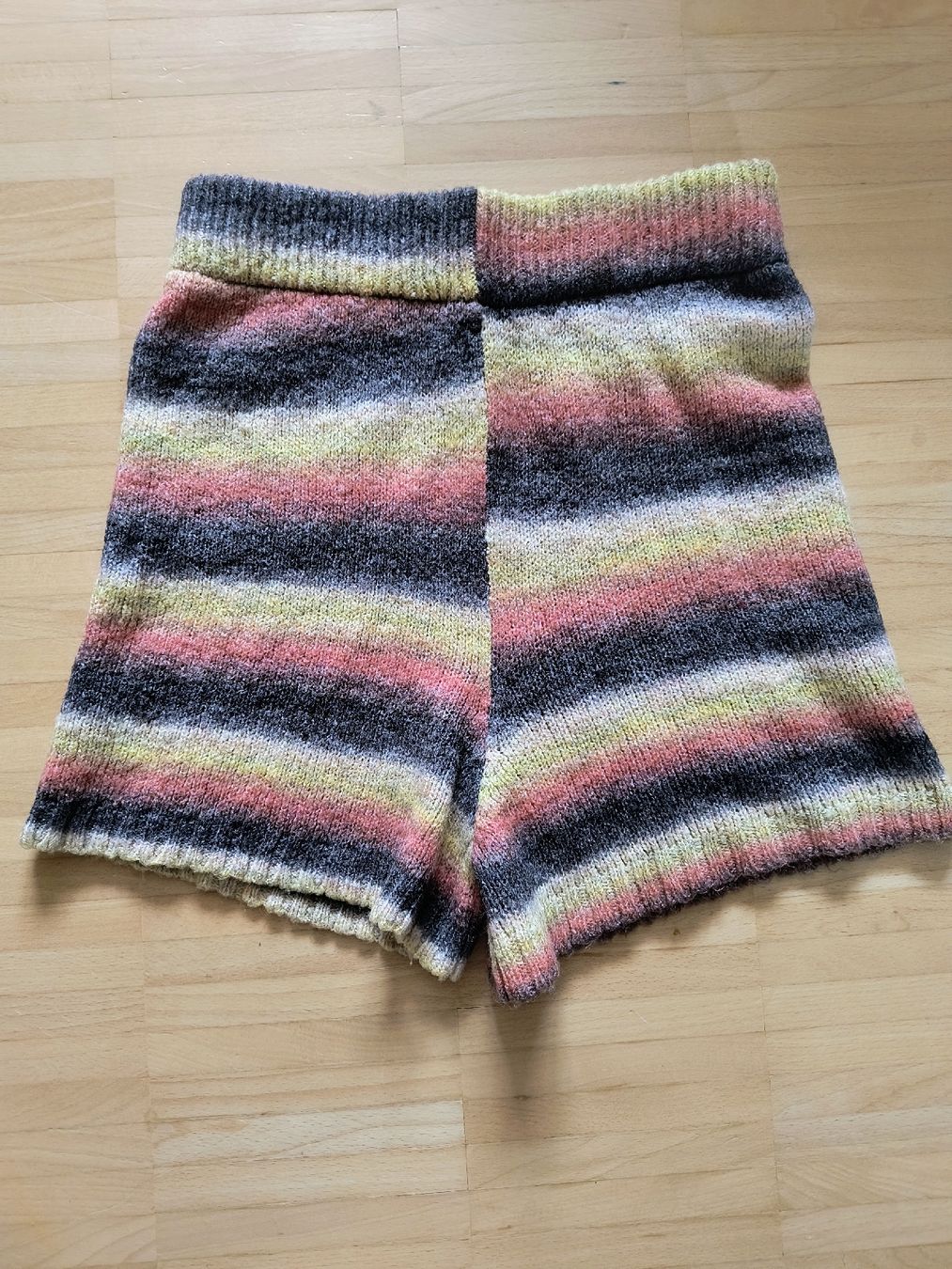 Pantalons: Short rayé – D'occasion à Chambrelien par yaeleay