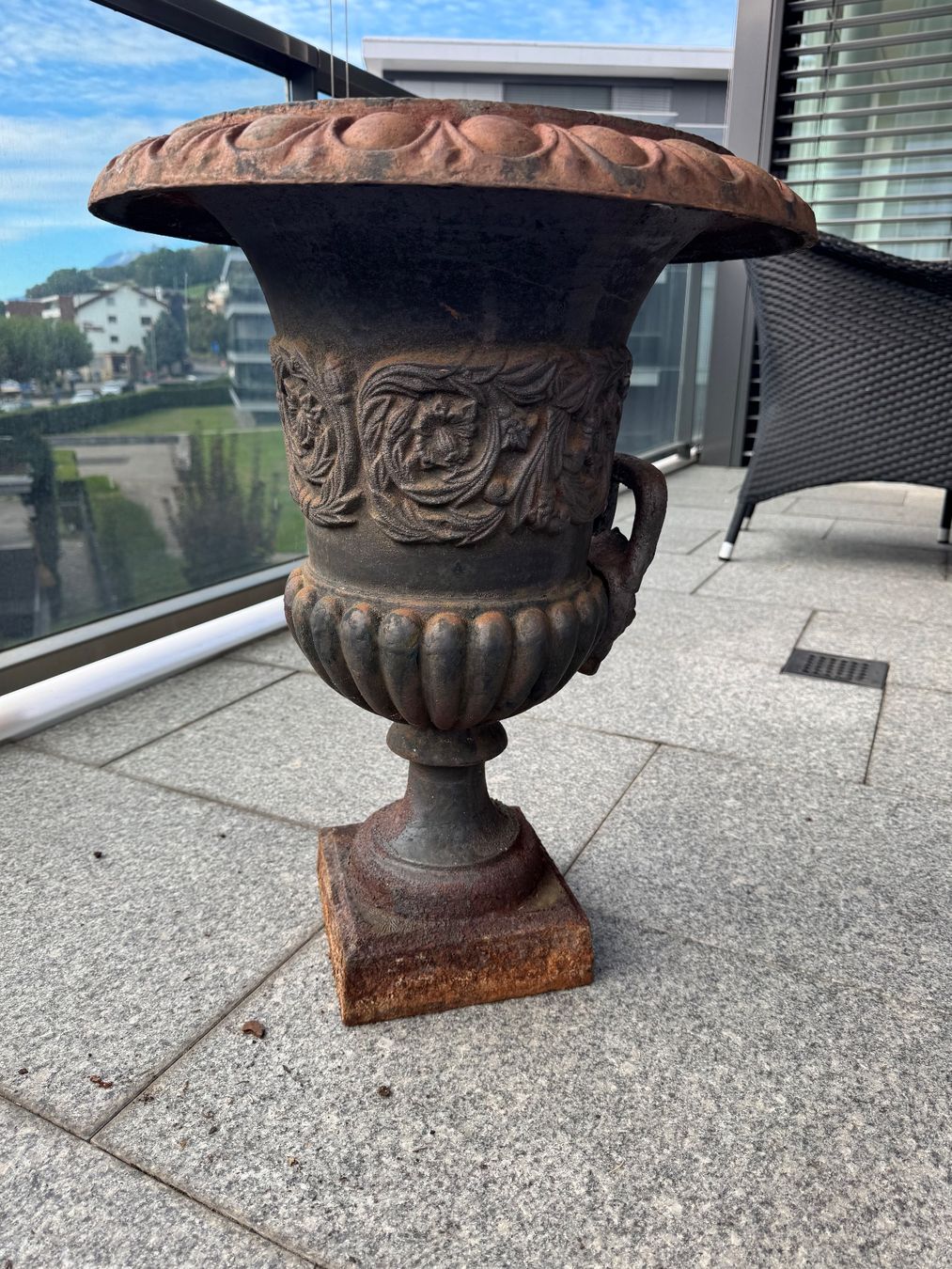 Vasi per fiori: Grosse Gartenamphore mit Rostpatina – Usato da Küssnacht am Rigi venduto da Parsifal