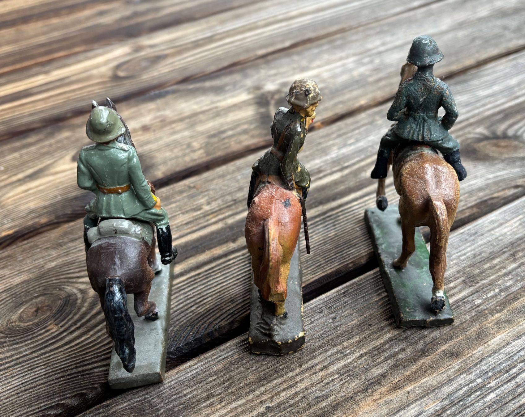 Statuette: 3 alte Elastolin Figuren Soldaten mit Pferden – Usato da Lüchingen venduto da Eeizo 5