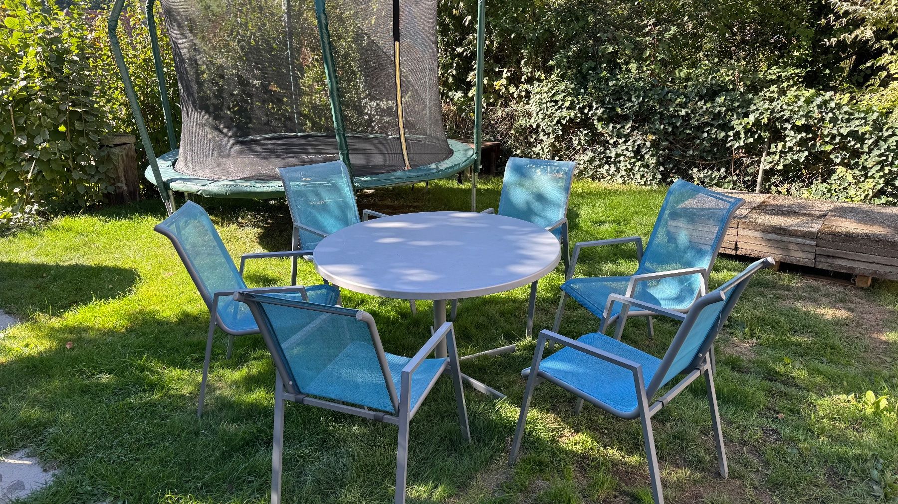 Set di tavolo e panche: Gartentisch mit 6 Stühlen und Abdeckplanen – Usato da Kehrsatz venduto da Ropstar 3