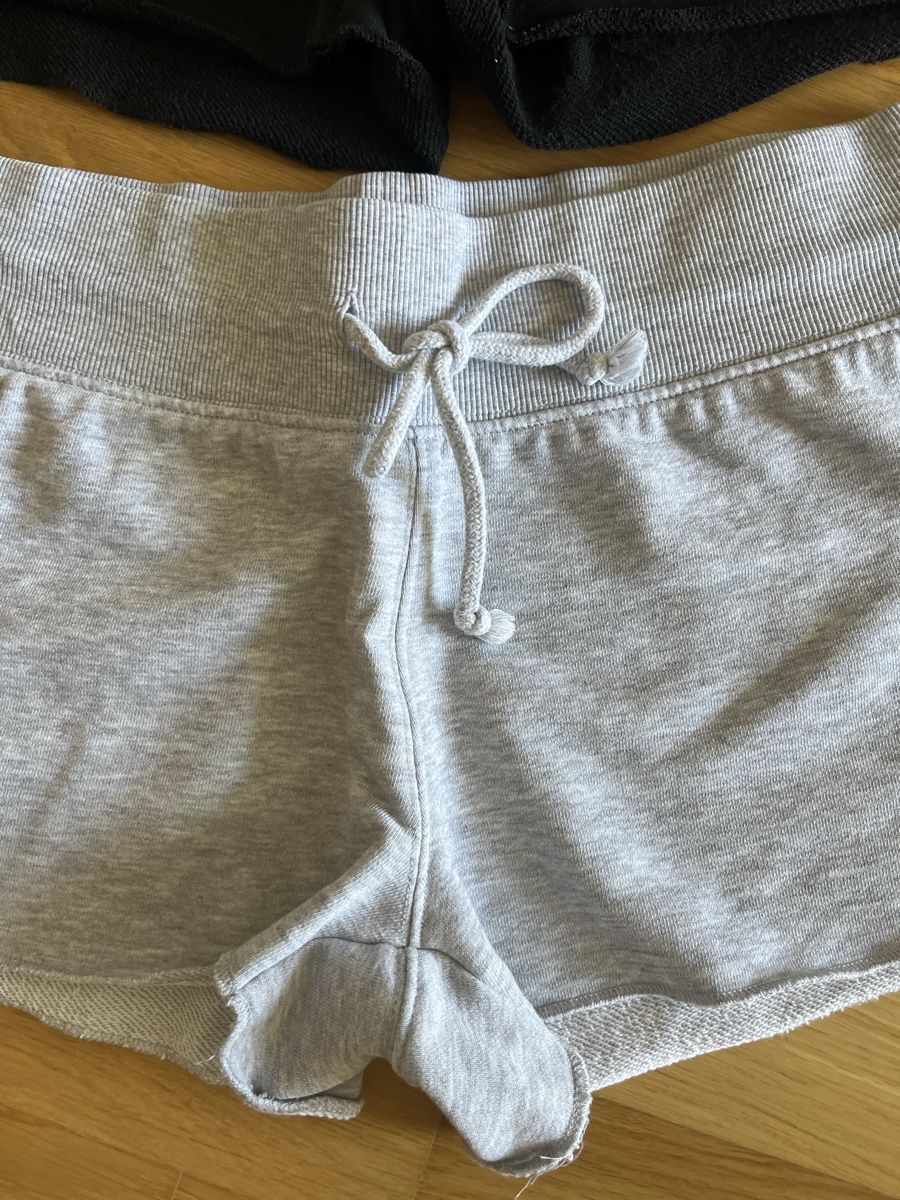 Pantaloni: 2er Pack Sweatshorts Grösse S – Usato da Frauenfeld venduto da heyLani 1