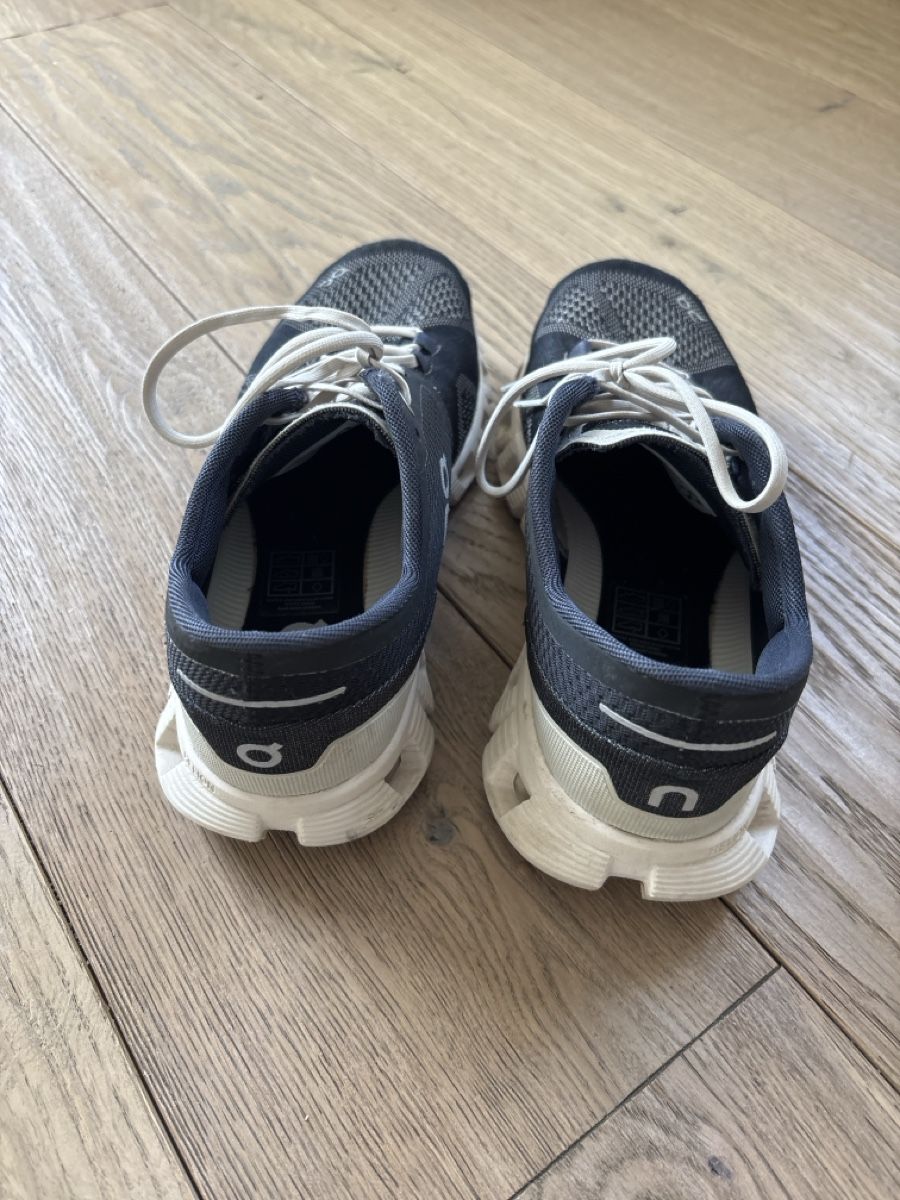 On Scarpe da donna: ON Sneaker Schuh/39 Dunkelblau  – Nuovo (secondo la descrizione) da Appenzell venduto da babet01 1
