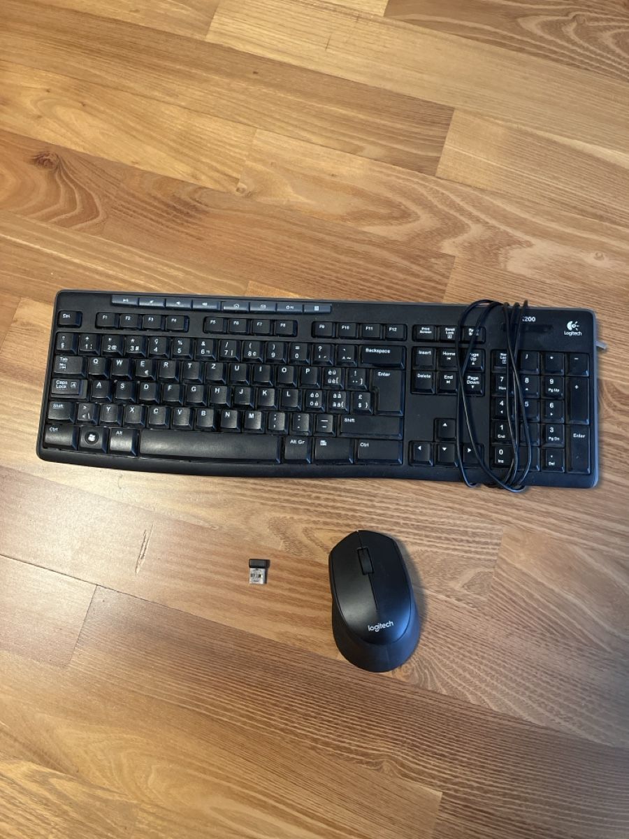 Logitech Souris: Logitech Maus und Tastatur – D'occasion à Schöftland par lev_n529