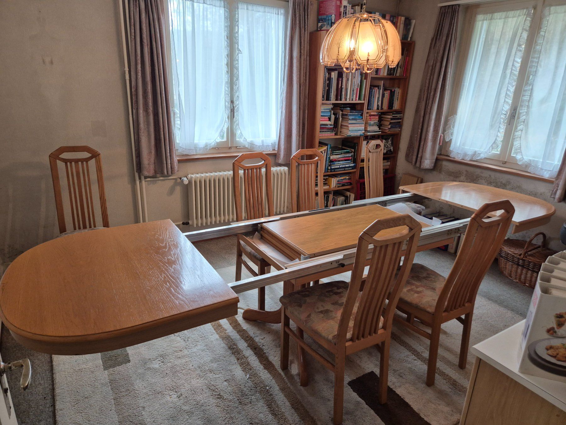 Set di tavolo e panche: Hellbrauner Holztisch, sehr massiv, 100 x 200cm, ausziehbar – Usato da Winterthur venduto da flo8404 2