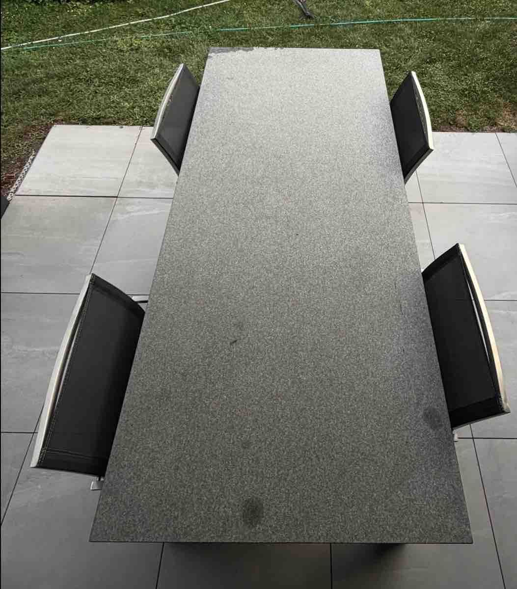 Set di tavolo e panche: Gartentisch Granit mit 6 Stühlen guter Zustand – Usato da Winterthur venduto da Adhil