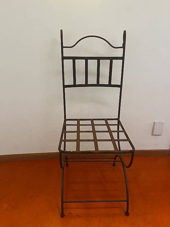 Sedie: 4 individuelle Eisen-Gartenstühle mit Sitz-Kissen – Usato da Chur venduto da manu_ursi 2