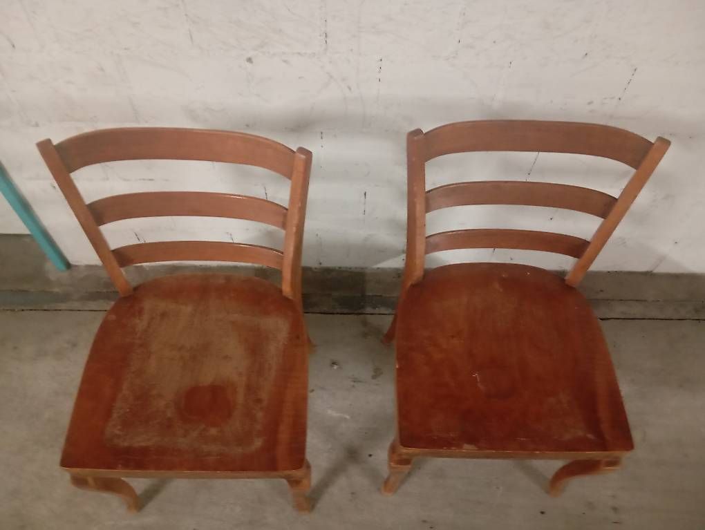 Horgen Glarus Sedie: 2 Holzstühle im Horgen Glarus still – Usato da Basel venduto da Petergunn 1