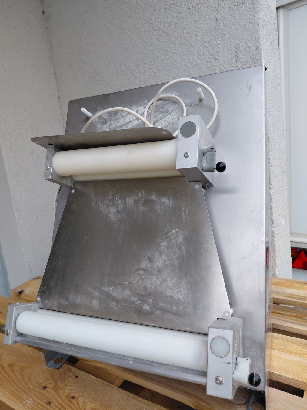 Elettrodomestici da cucina: Teigausroller für Pizzateig – Usato da Gossau SG venduto da Zelte