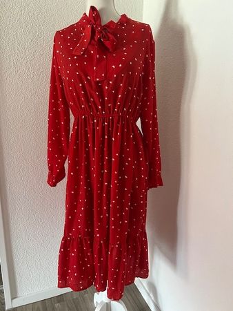 Angenehmes rotes Kleid- elastische Bundweite Gr 34/36