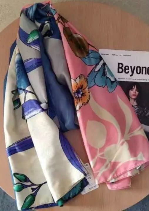 Foulard & Sciarpe: Desigual Schals – Nuovo (secondo la descrizione) da Birmenstorf AG venduto da BMW.M5 6