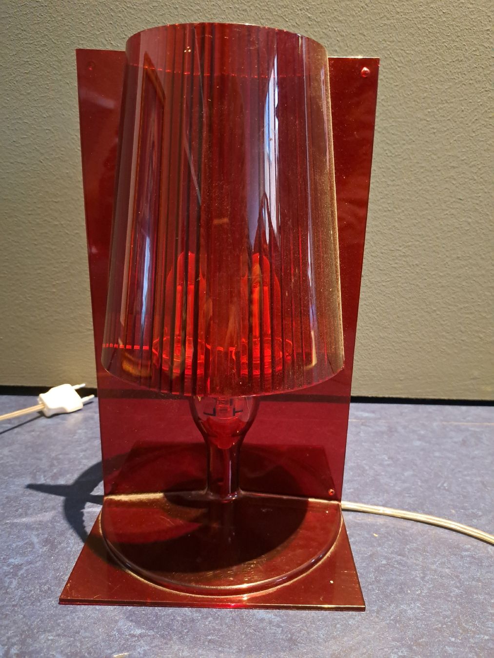 Kartell Lampade: Kartell Take Tischleuchte rot – Usato da bad zurzach venduto da jue_5xhl 3