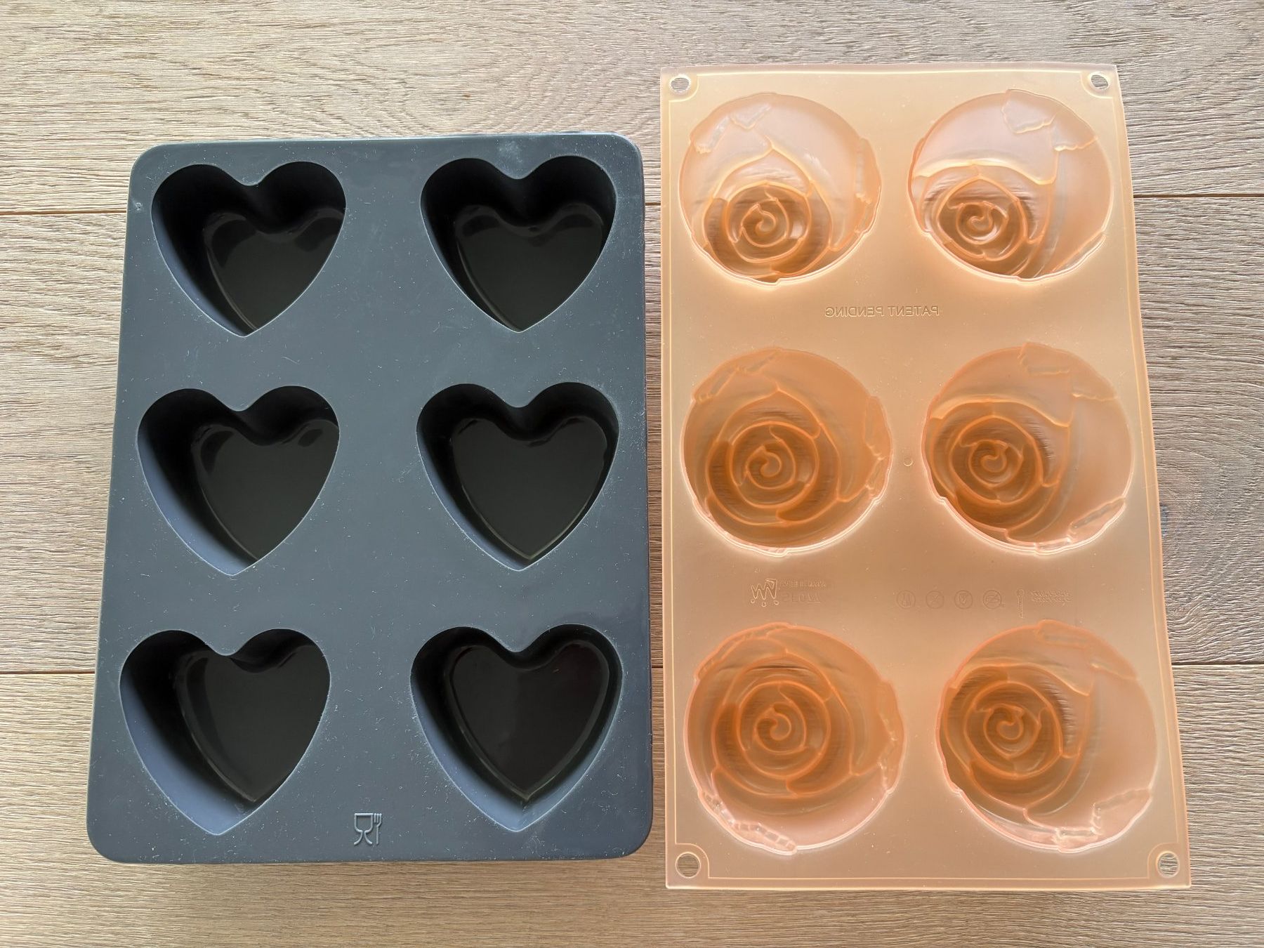 Teglie da forno: 2x Silikonform, Herz u. Rosen, Backen/Kochen/Giessen/Basteln – Usato da Aesch LU venduto da Rovo 2
