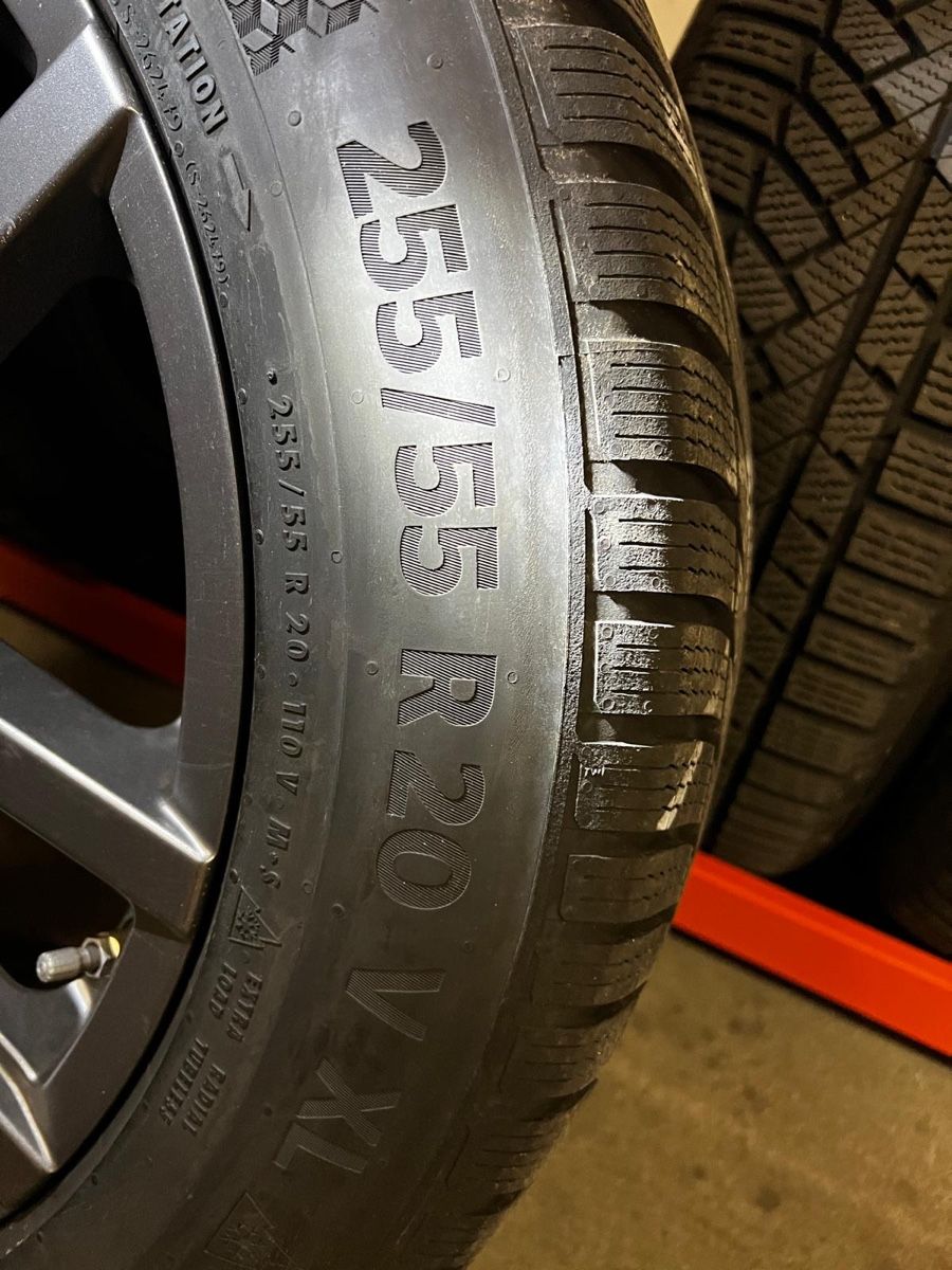 Pneumatici & Ruote complete: LR Range Rover Winterkompletträder 4.4 SDV8 MY13 – Usato da Solothurn venduto da allroad01 1