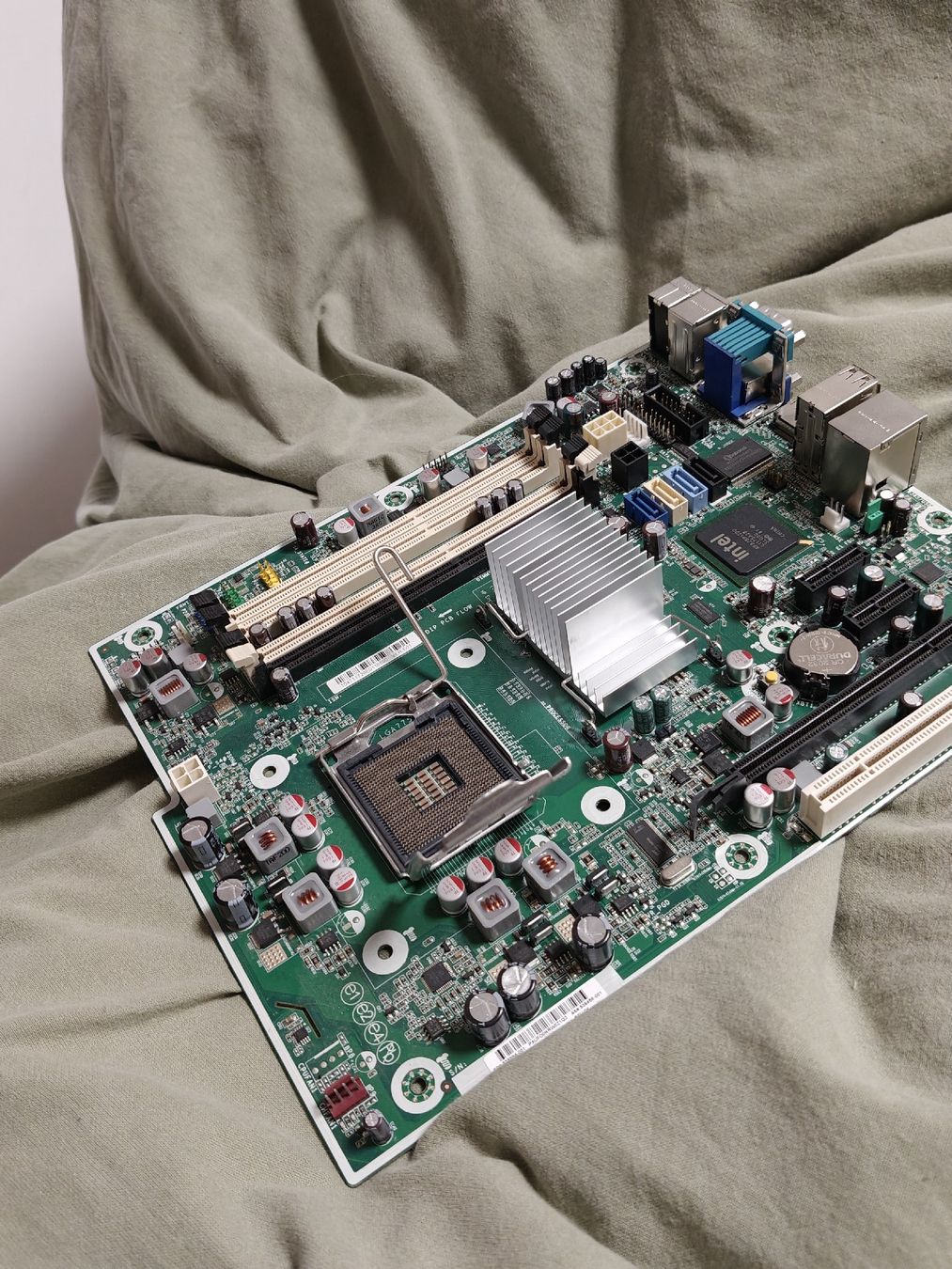 Intel Schede madri: HP Mainboard mit CPU Intel 06 E6700 Geprüft & Top! – Usato da Münchenstein venduto da way_8mff