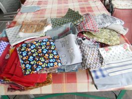 lot de 2 kilos de tissus divers en coton (neuf)