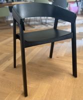 Moderner Stuhl von Thomas Bentzen für Muuto in schwarz