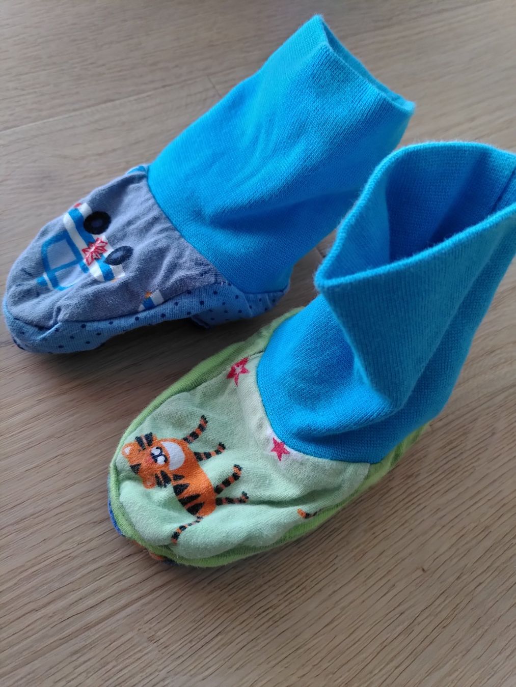 Scarpe da uomo: Babyschuhe/Babysocken aus Baumwolle – Usato da Penthaz venduto da ann_l7zt 2