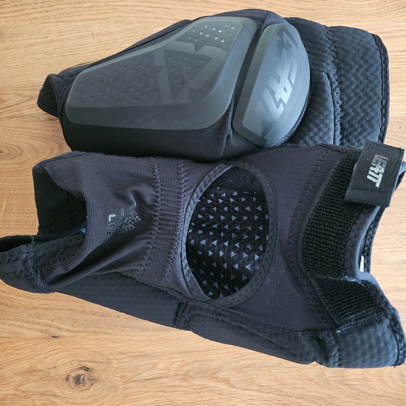 Leatt Protections: Leatt 3DF 6.0 Knee Guard Grösse L – Neuf (Voir description) à Winterthur par ajachs 1