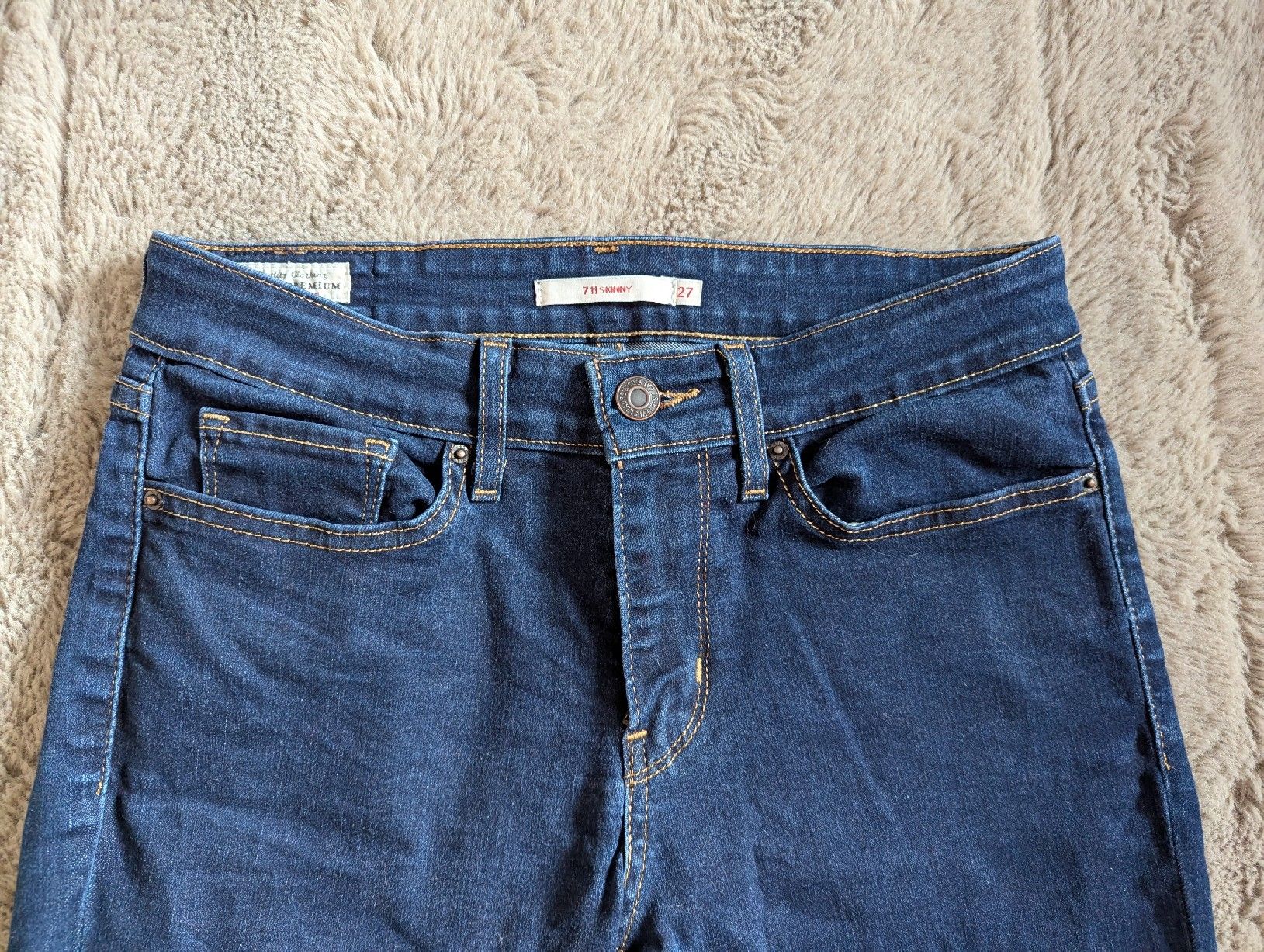 Levi's Jeans: jean Levi's 711 taille 27/32. – Nuovo (secondo la descrizione) da Montreux venduto da dem_gyt9 1