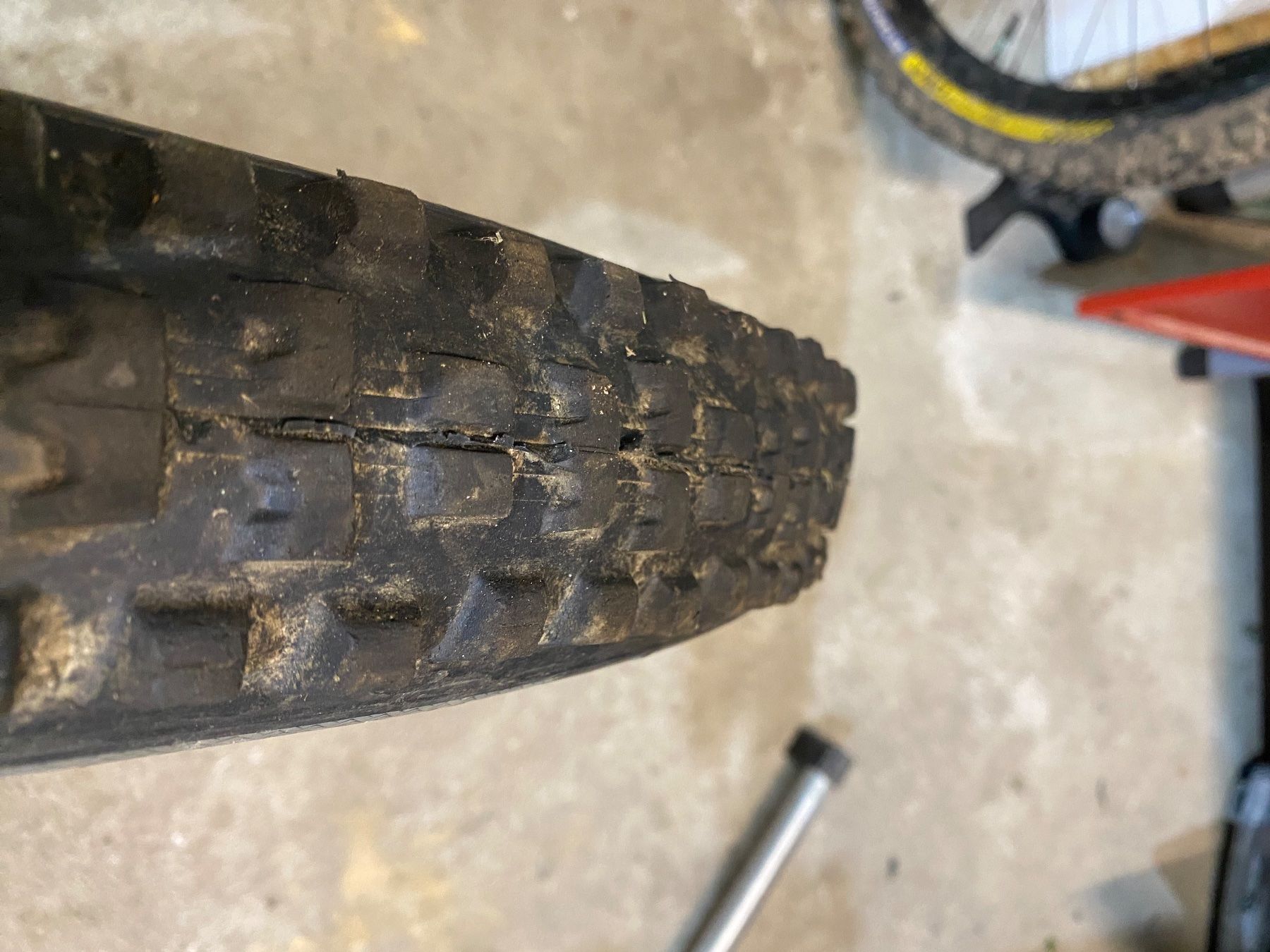Maxxis Pezzi di ricambio: Lot de pneu Michelin et MAXXIS – Usato da Treyvaux venduto da jeremie.12.8 5