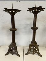 Deux bougeoirs anciens