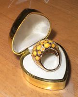 Ausgefallener Ring mit gelben Elementen, neuwertig!