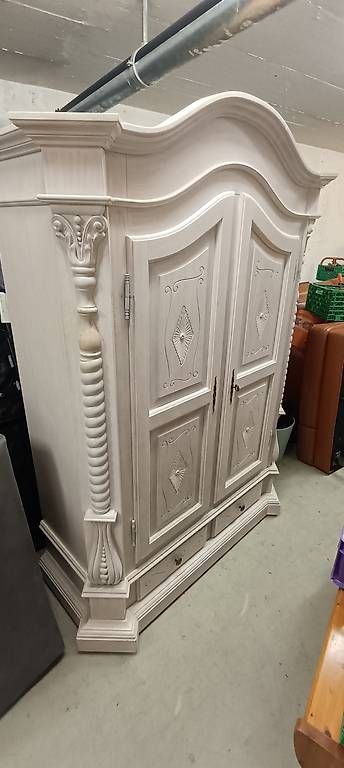 Armoires: Antikschrank – D'occasion à Pfäffikon ZH par K-V-M