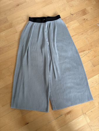 Zara Hosen-Rock Falten hellblau Grösse M guter Zustand