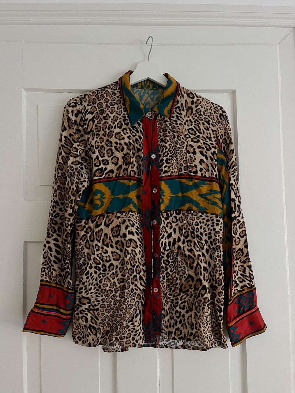 Lots de vêtements: Leoparden Set Hemd & Hose – D'occasion à Zürich par bretxo 1
