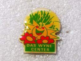Ansteckpin 98: Das Wyne Center