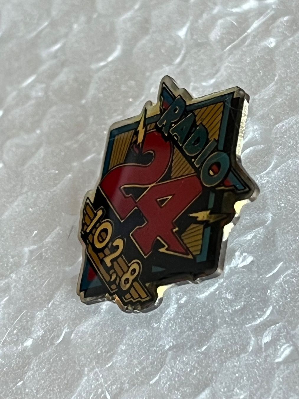 Plaquettes & Badges: Radio 24 Pin – D'occasion à Zürich par Gurkis 3