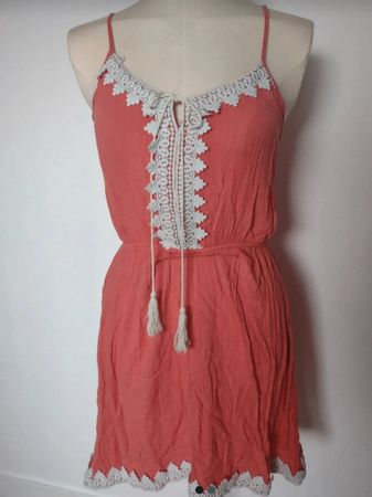 Robe courte corail avec dentelle T. M bon état